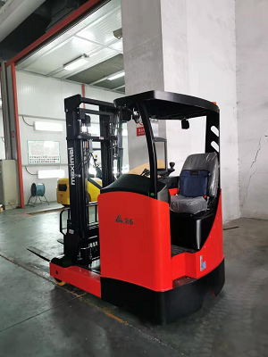 Stand-Up Electric Forklift